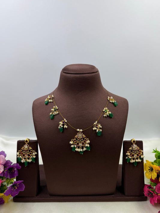 Baani Victorian Necklace Set close-up view