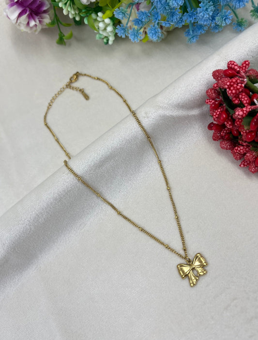 Bow Chain Pendant close-up view