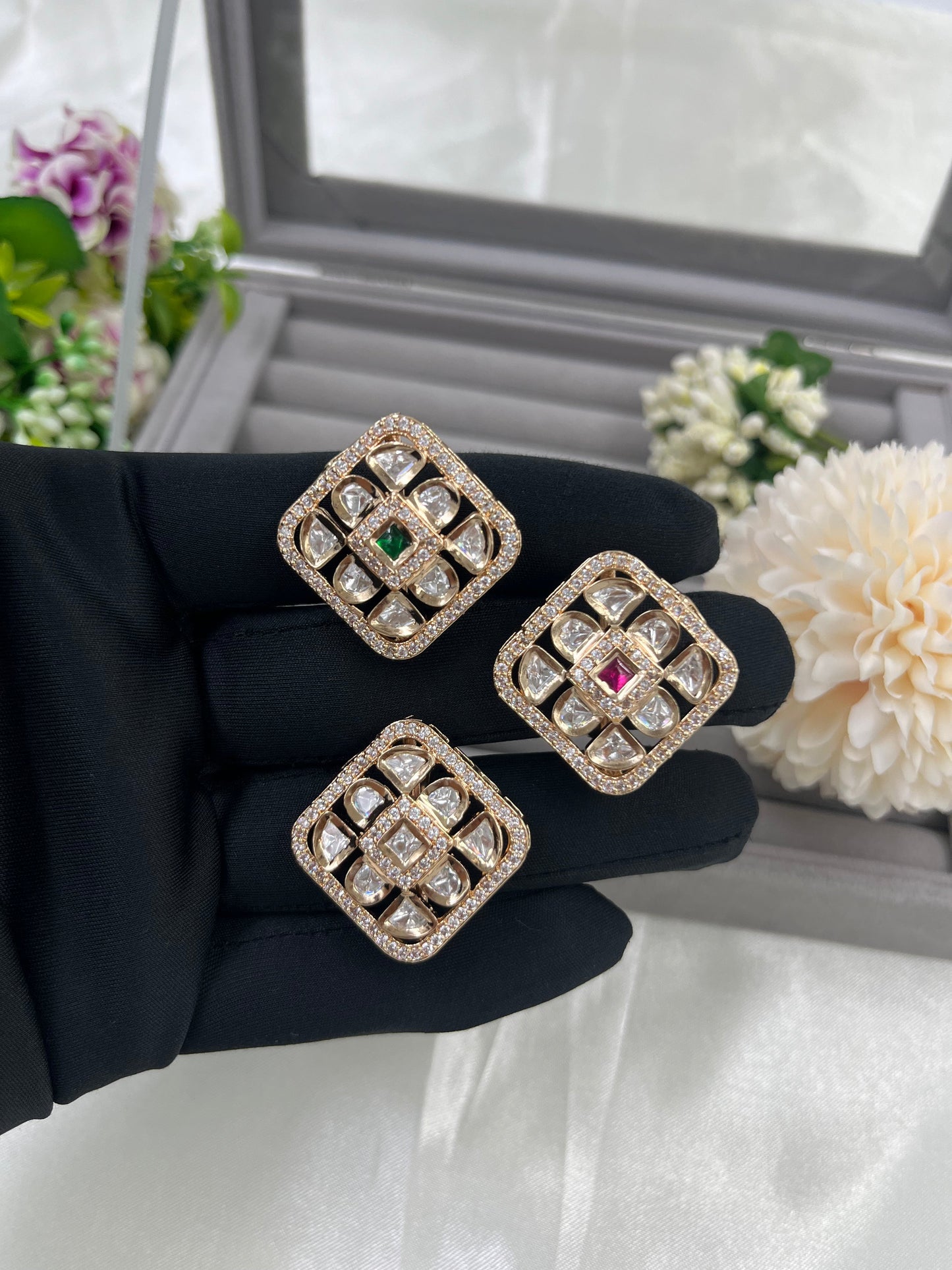 Golden Embrace Carrat Ad Ring