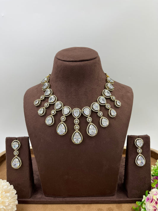 Droplet layering Victorian Neckless