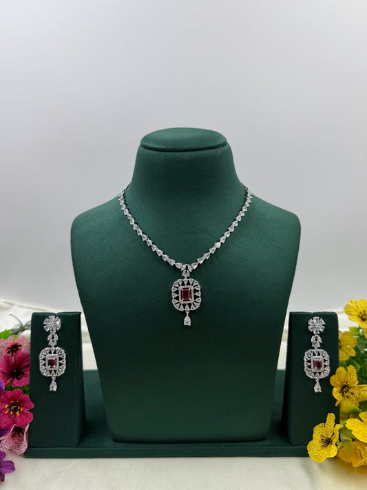 Ivy Necklace Set close-up view
