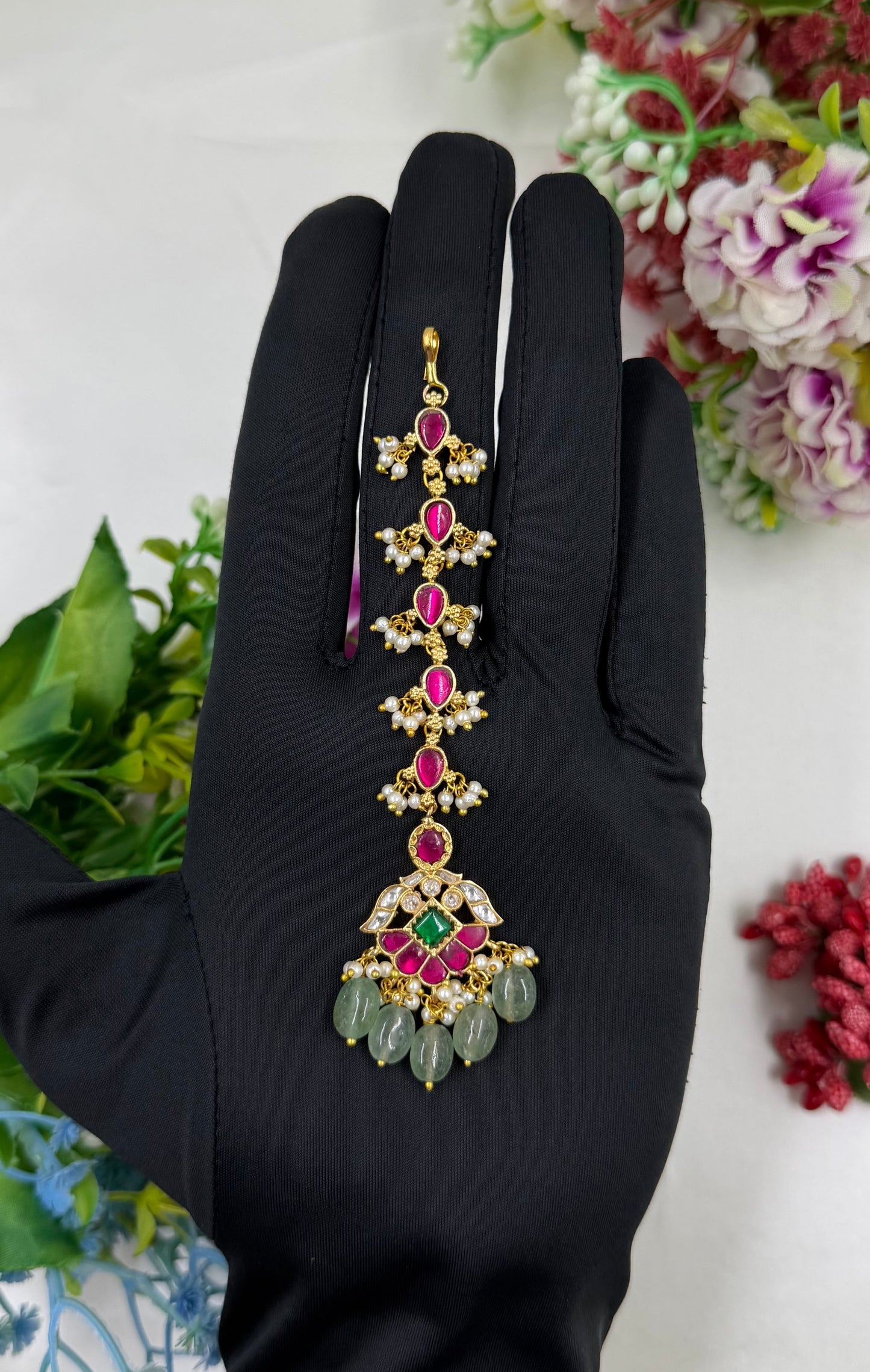 Akshara Pachi Kundan Mang Tika