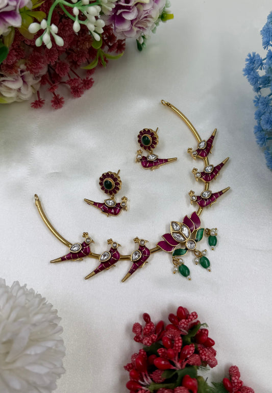 Tara Necklace Set close-up view