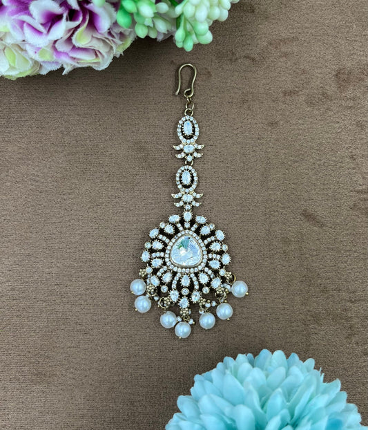 Sitaron Ki Kundan Maang Tikka