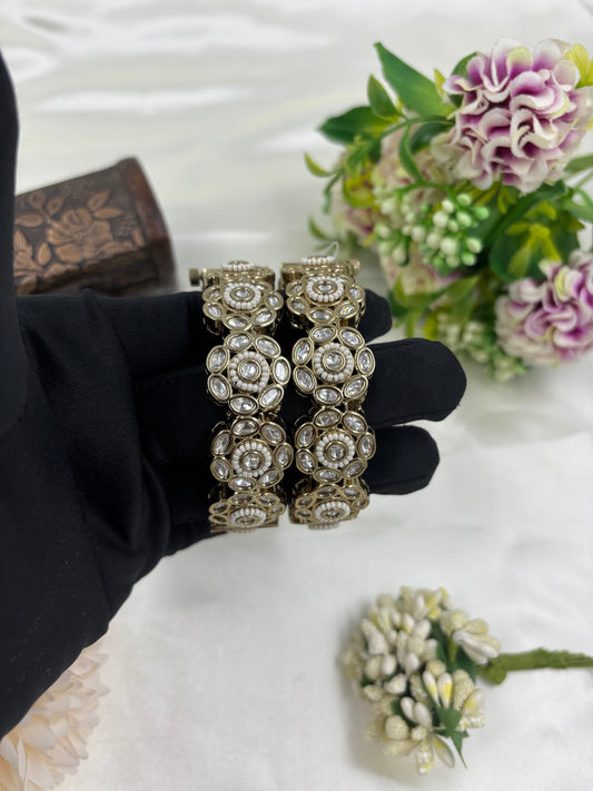 Svara Shine Moissanite Kundan Bangles