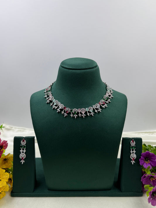 Mohita Necklace Set close-up view