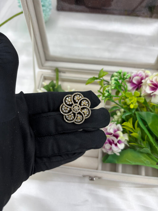 Lora Premium Victorian American Diamond Fingering