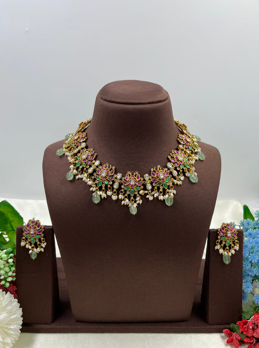 Tara Victorian Necklace Set close-up view