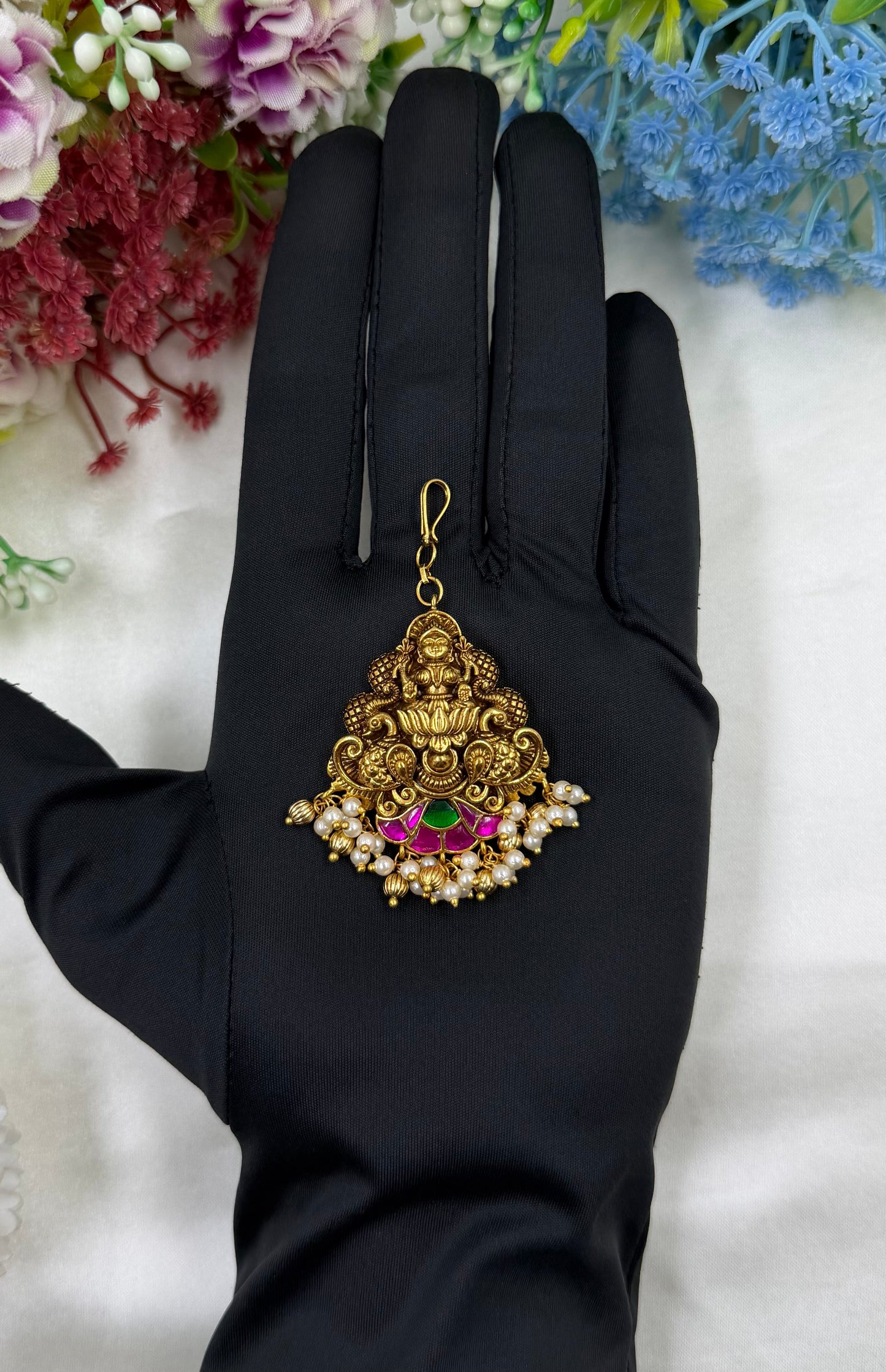 Vedanti South Indian Pachi Kundan Mang Tika