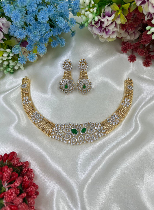 Nilu Necklace Set close-up view