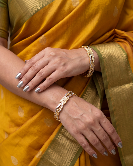 Vinya Bangle Set close-up view