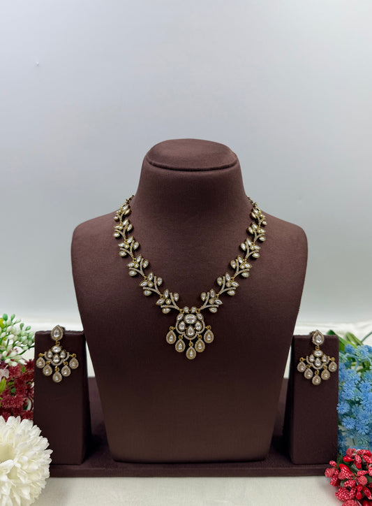 Sanjana Victorian Necklace Set close-up view