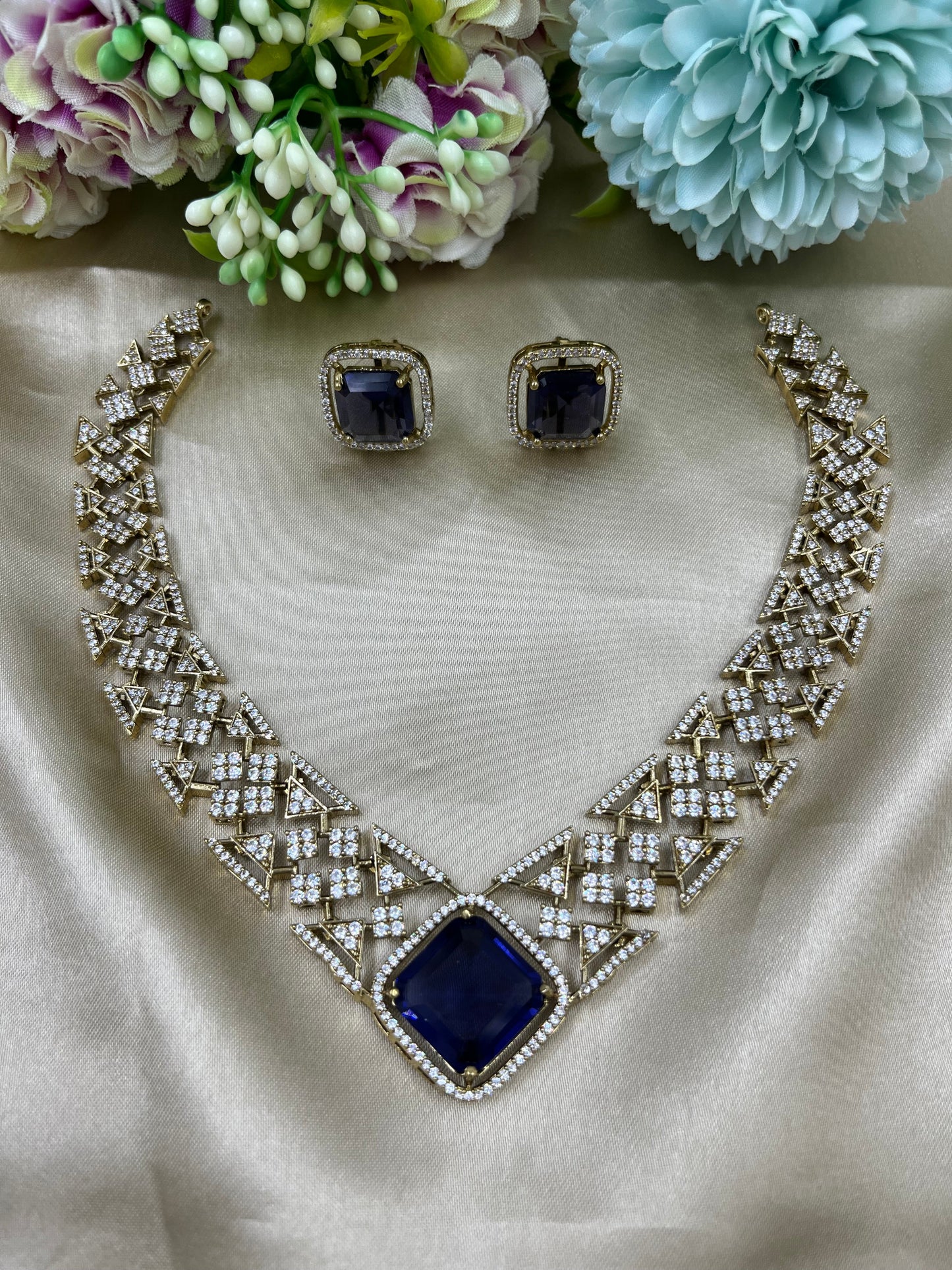 Bold Diva Ad Necklace