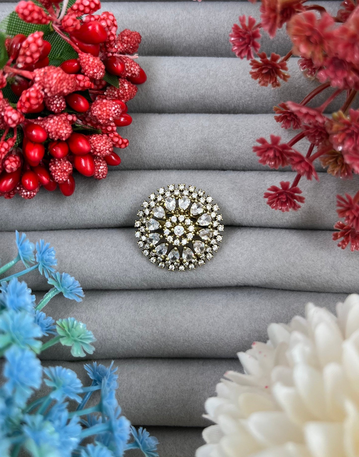 Suvasni Victorian Ad Ring