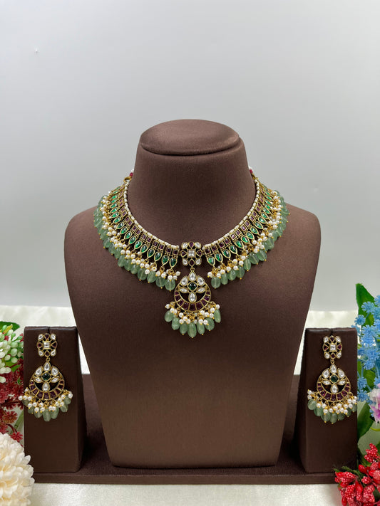 Juhi Victorian Necklace Set close-up view