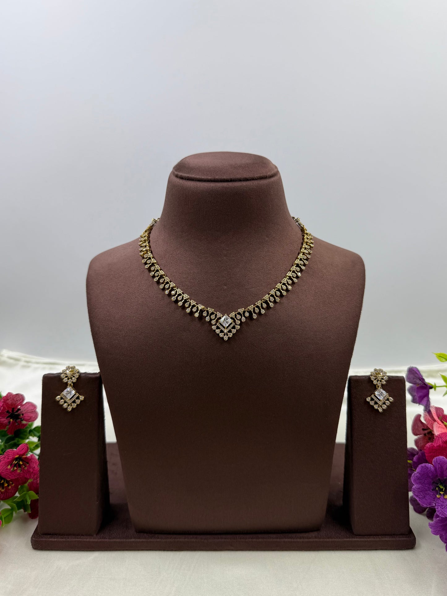 Maahi Victorian Delicate Necklace