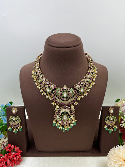 Trupti Victorian Necklace Set close-up view