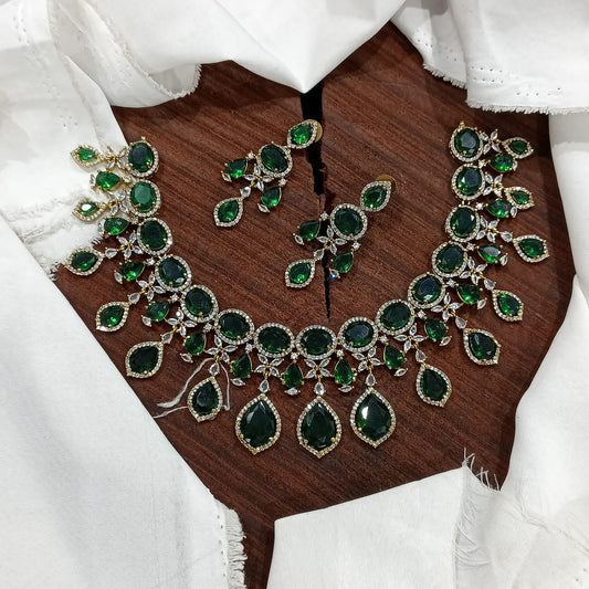 Viba Victorian Necklace Set close-up view