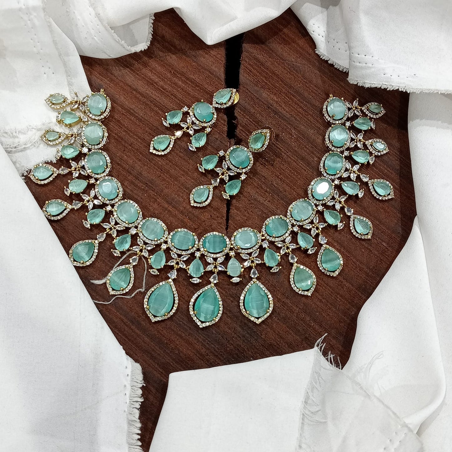 Viba Drop Victorian Necklace set