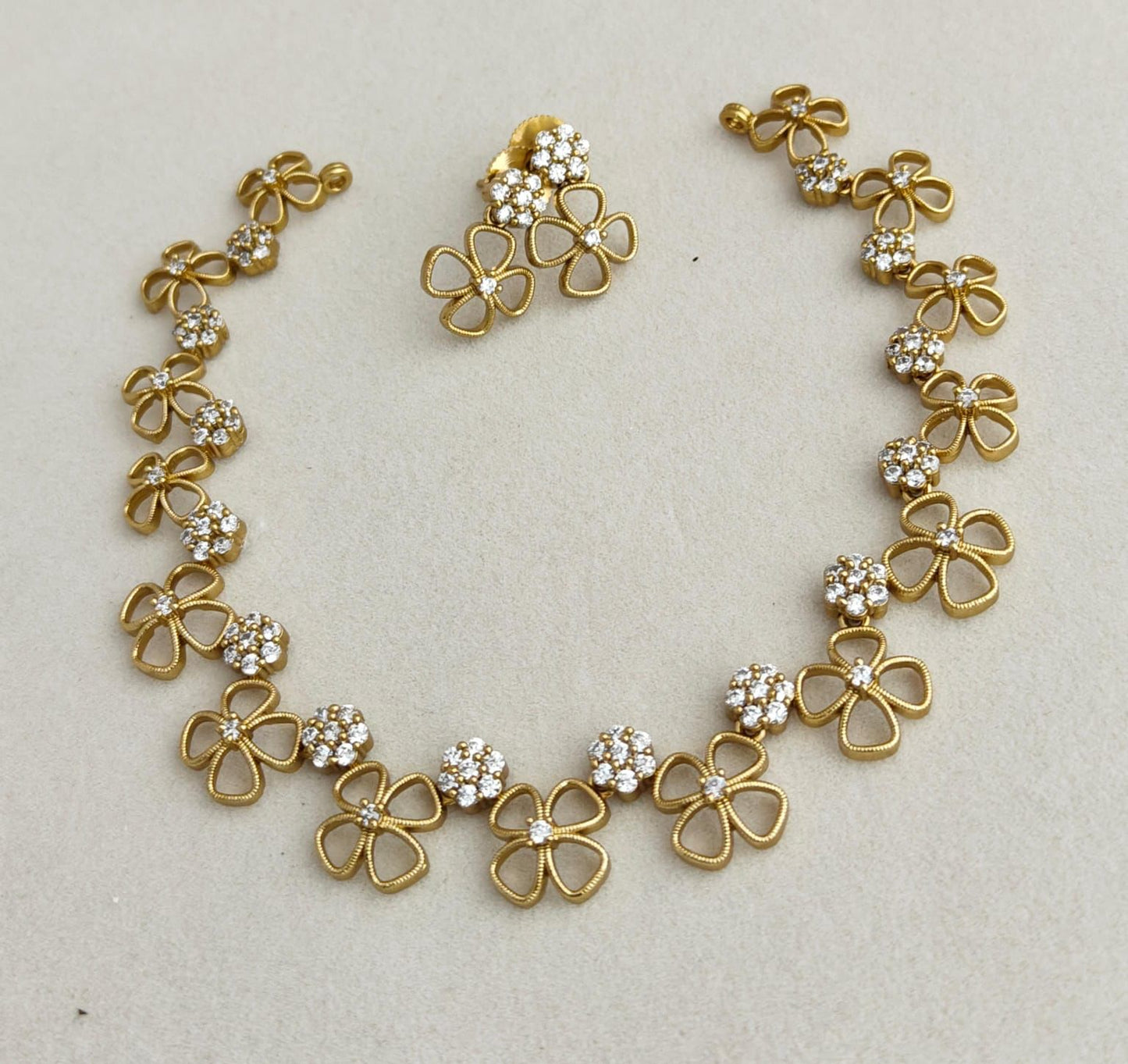 ELI FLORAL DELICATE NECKLACE SET