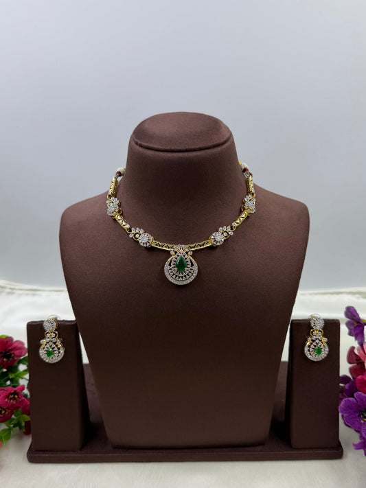 Falak Necklace Set close-up view