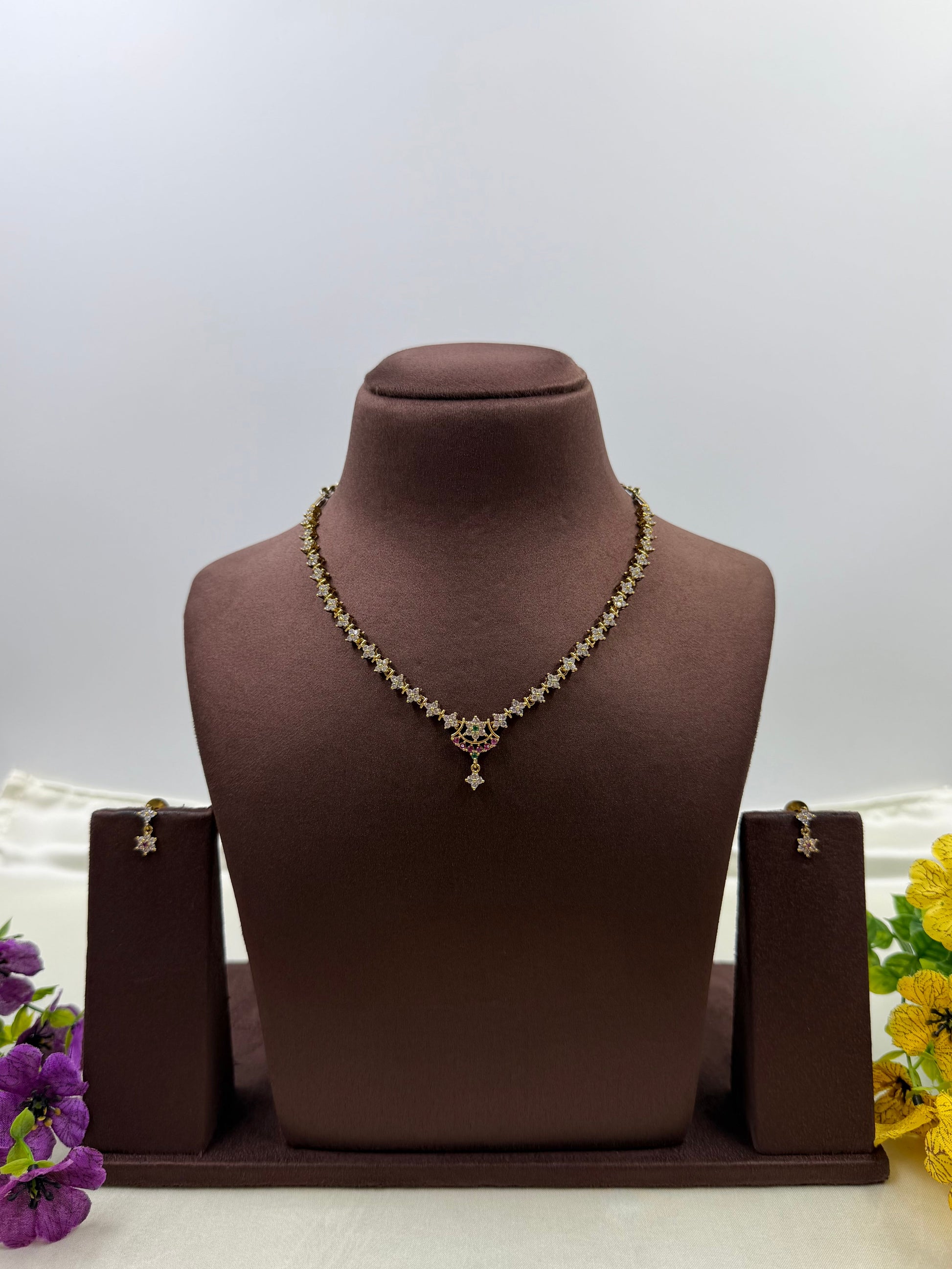 Bela Victorian Necklace Set close-up view