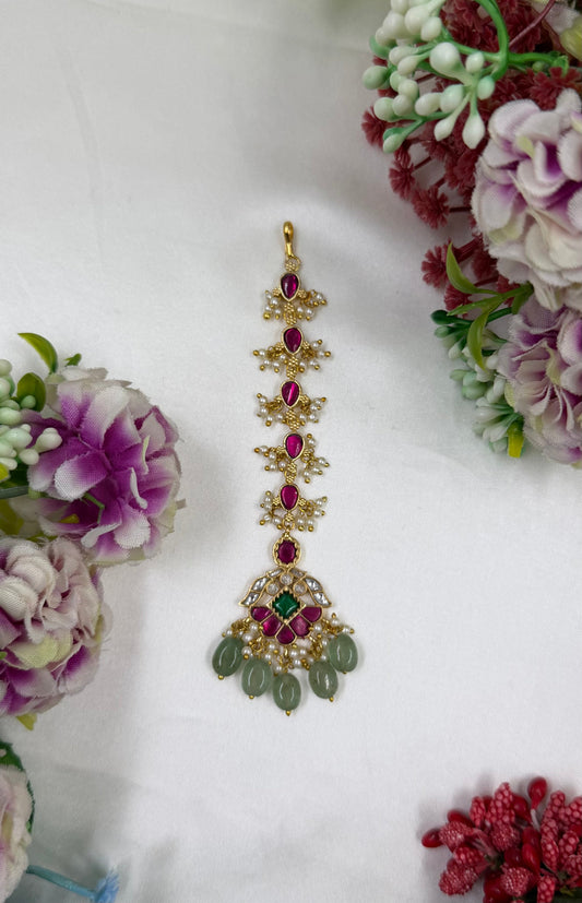 Akshara Pachi Kundan Mang Tika