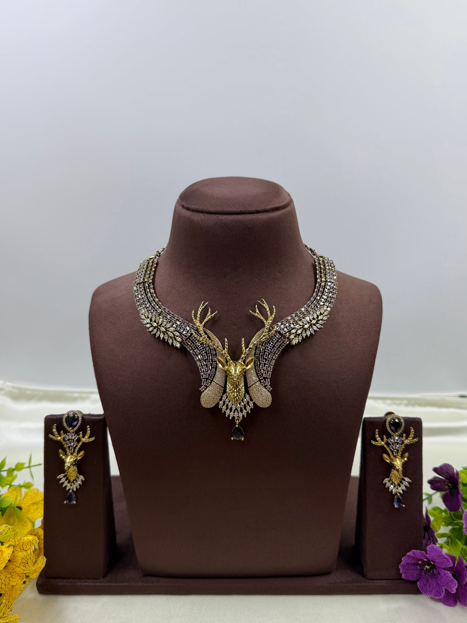 Grisha Victorian Necklace Set close-up view