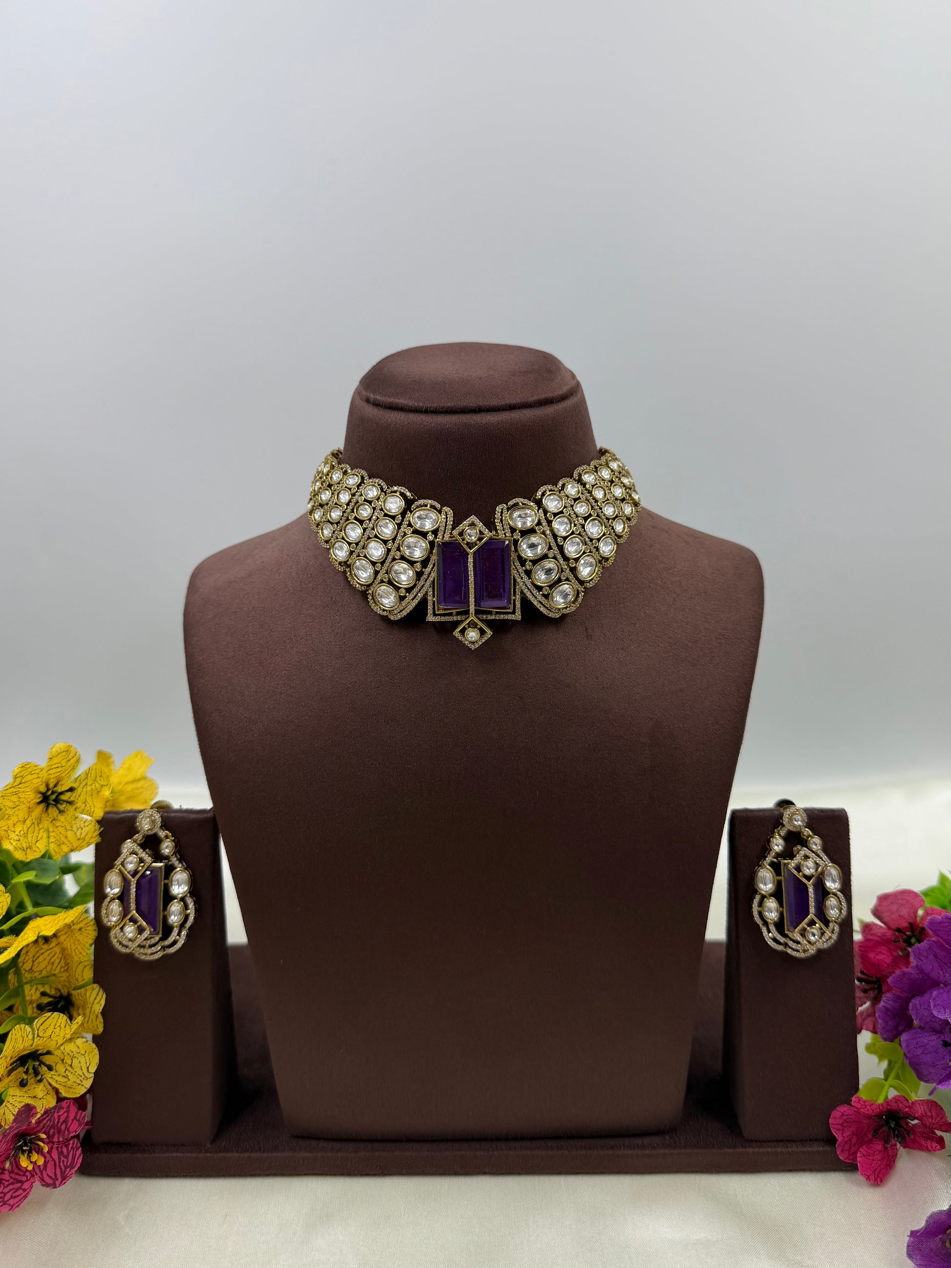 Mira Kundan Choker Necklace Set close-up view