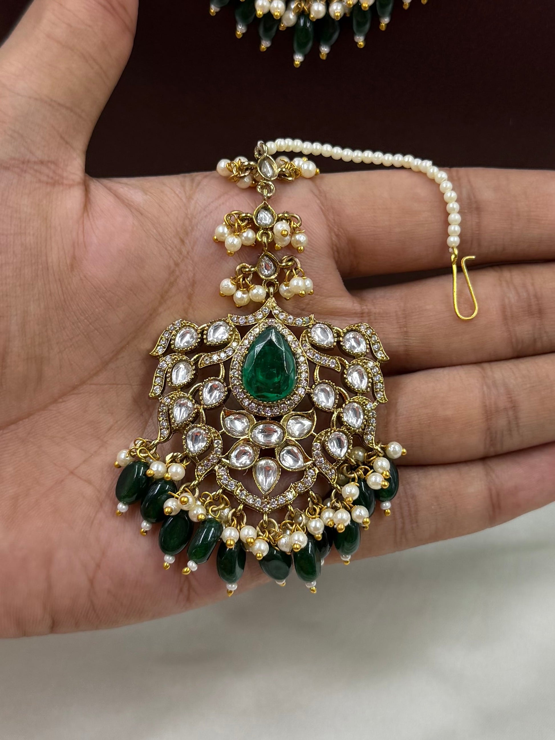 Kundan Choker Necklace Set close-up view