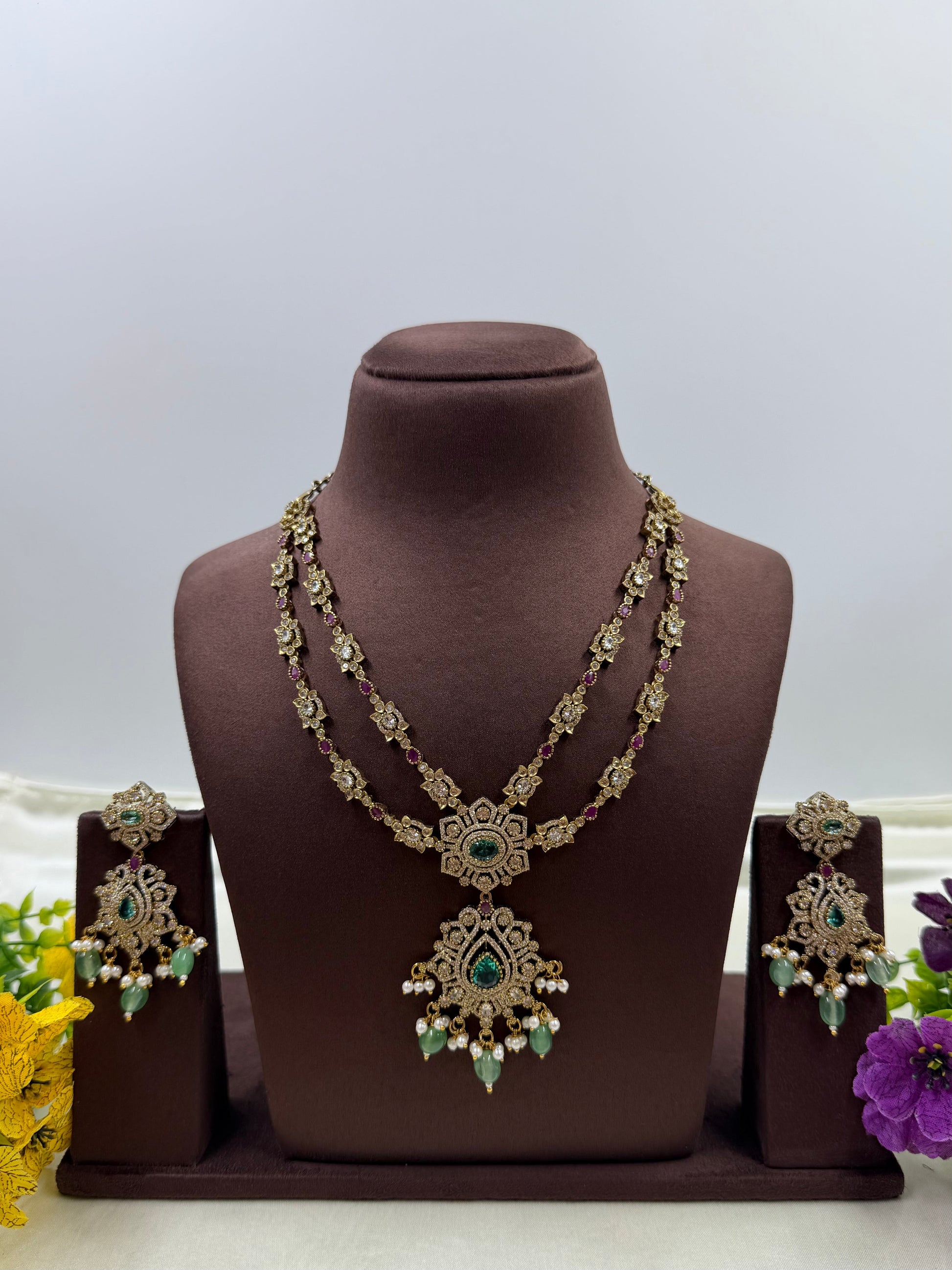 Pihu Victorian Necklace Set close-up view