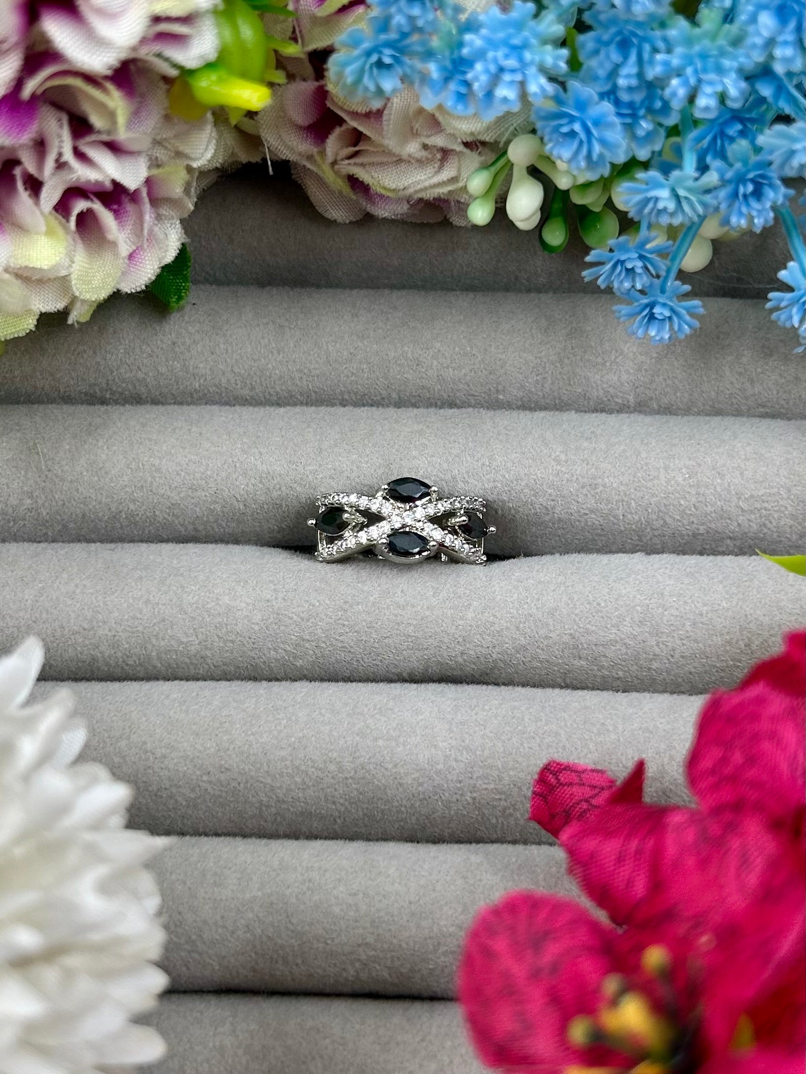 Tanisha Finger Ring close-up view