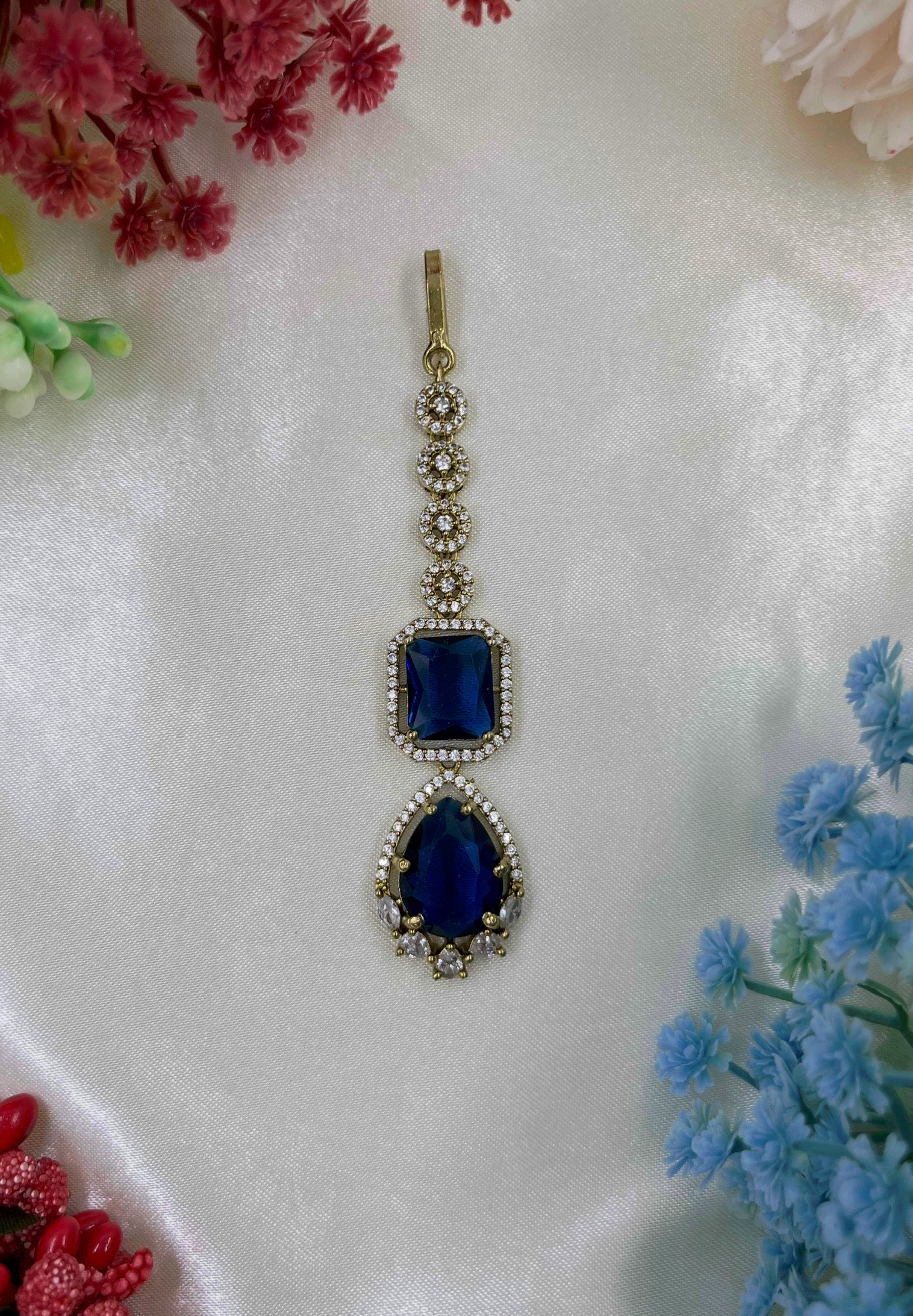 Kisa Jewellery full product photo on plain background