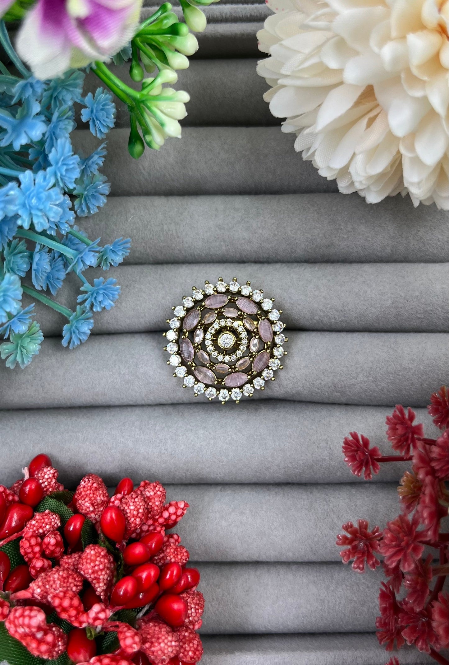 Regal Victorian Ad Ring