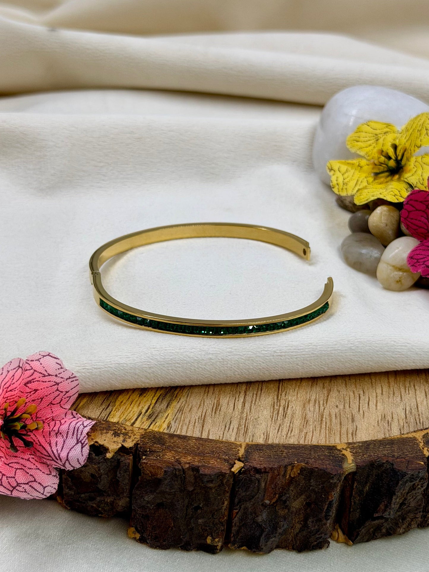 Jolie Anti-Tarnish Stainless Steel Bracelet (Openable)