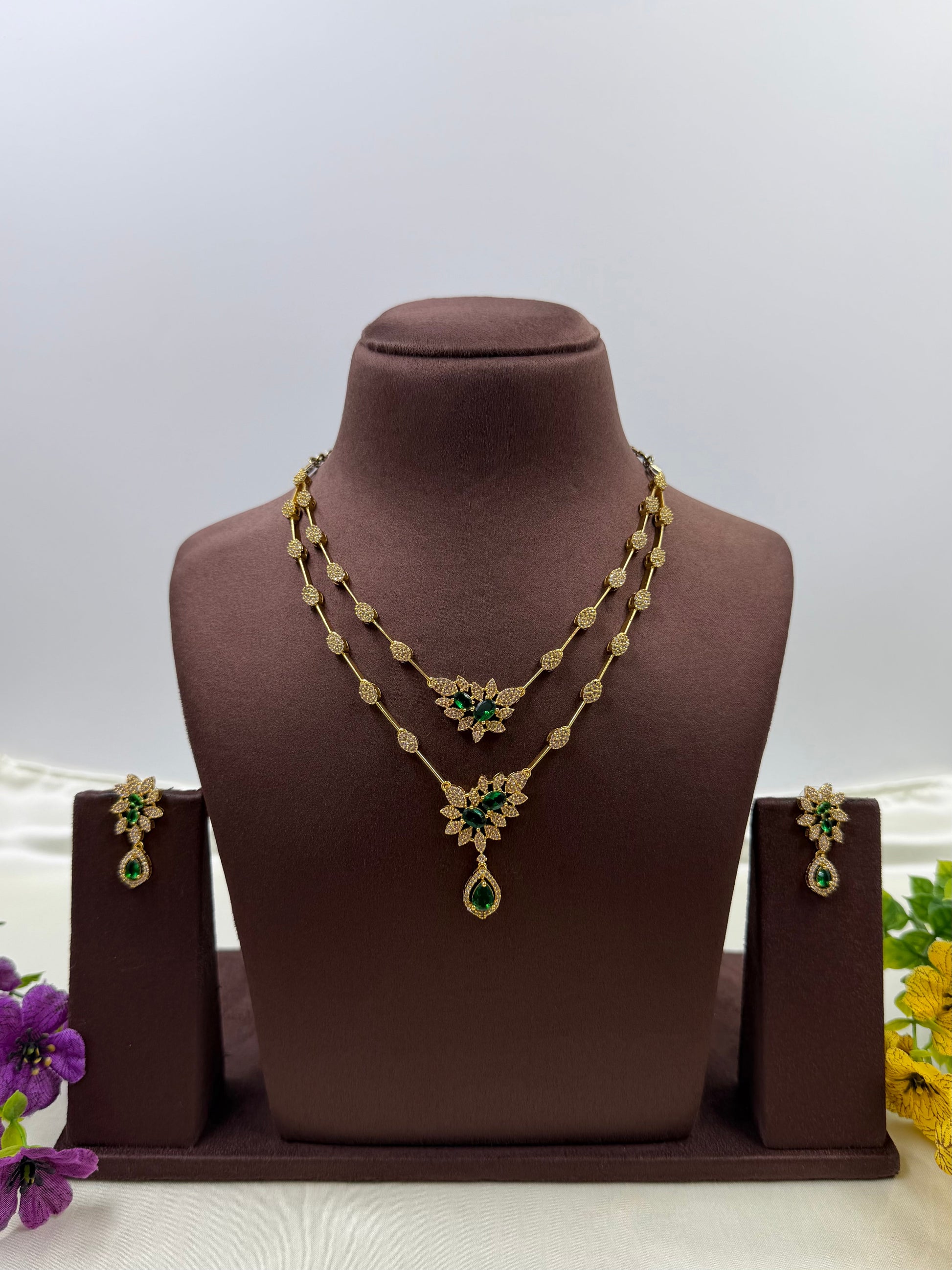 Tanisha Necklace Set close-up view