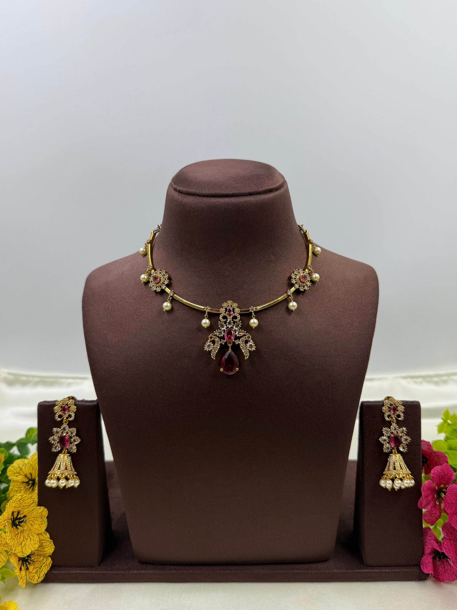 Rohini Victorian Necklace Set close-up view