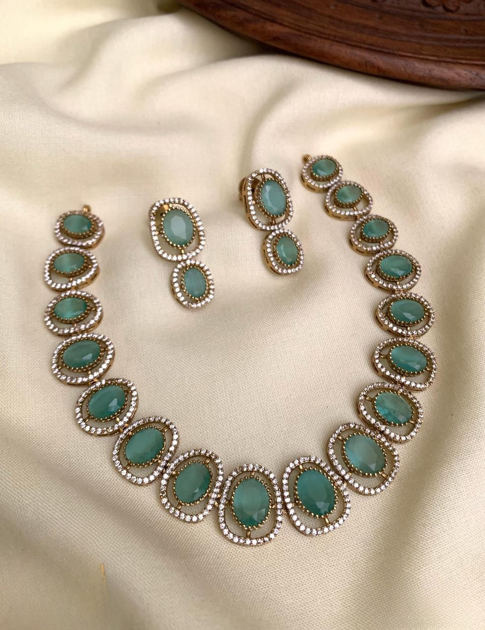 Roma Victorian Delicate Necklace Set