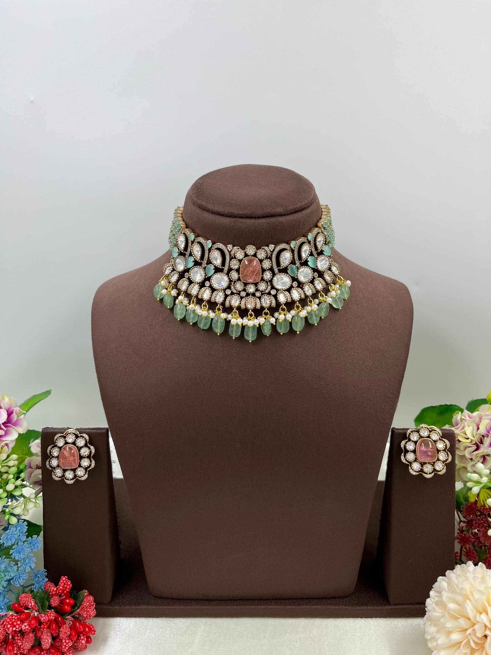 Soverian Choker Necklace Set full product photo on plain background