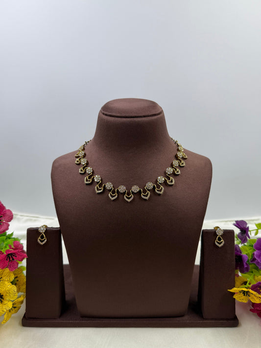 Hina Victorian Delicate Necklace