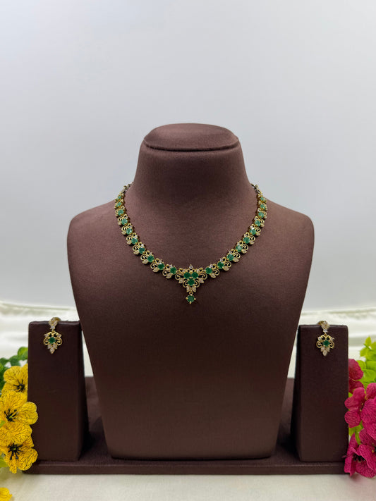 Tanisha Victorian Necklace Set close-up view