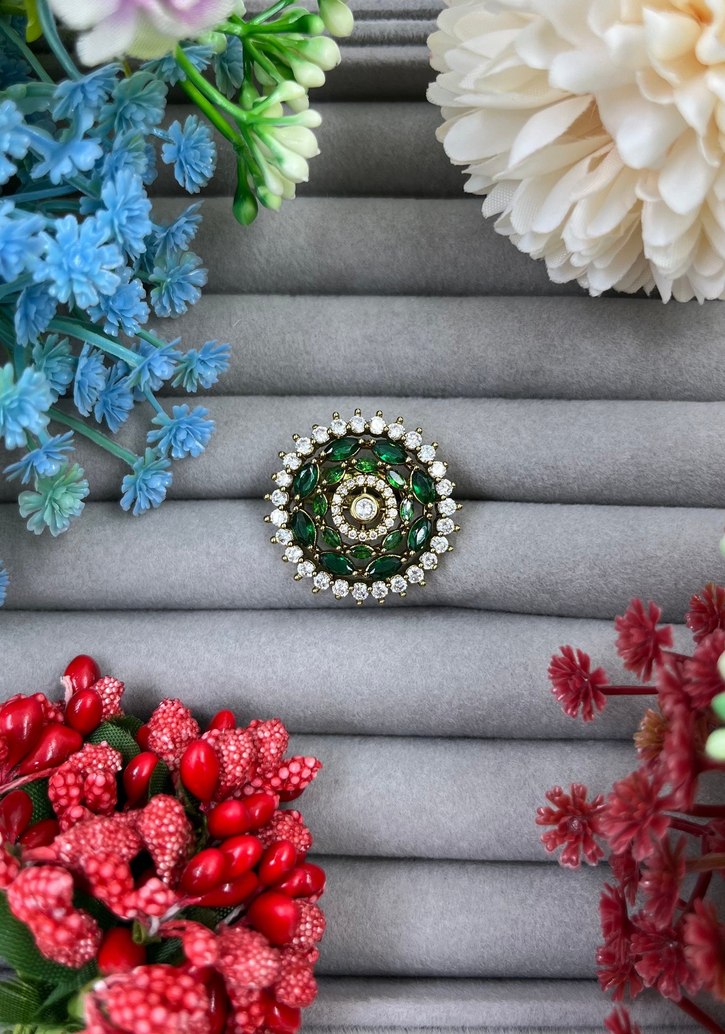 Regal Victorian Ad Ring