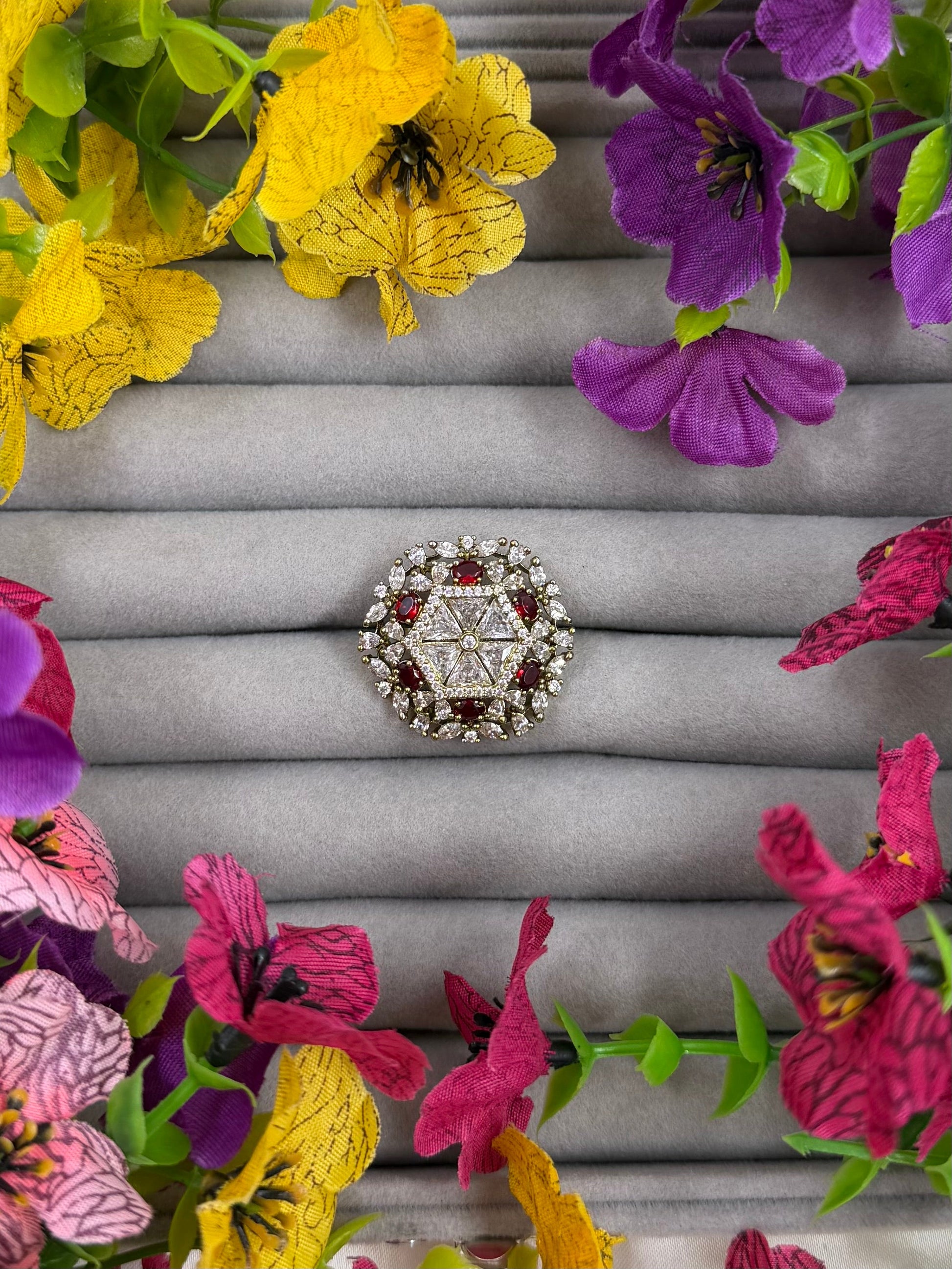 Pista Finger Ring detail shot showing Victorian work