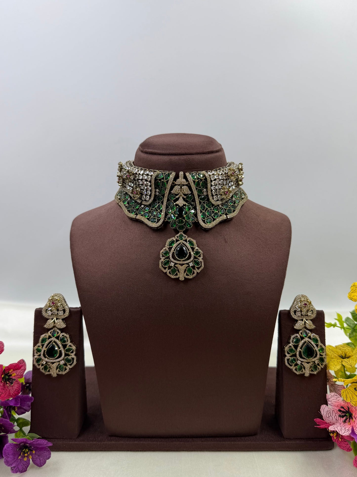 Haya Victorian Choker Necklace Set