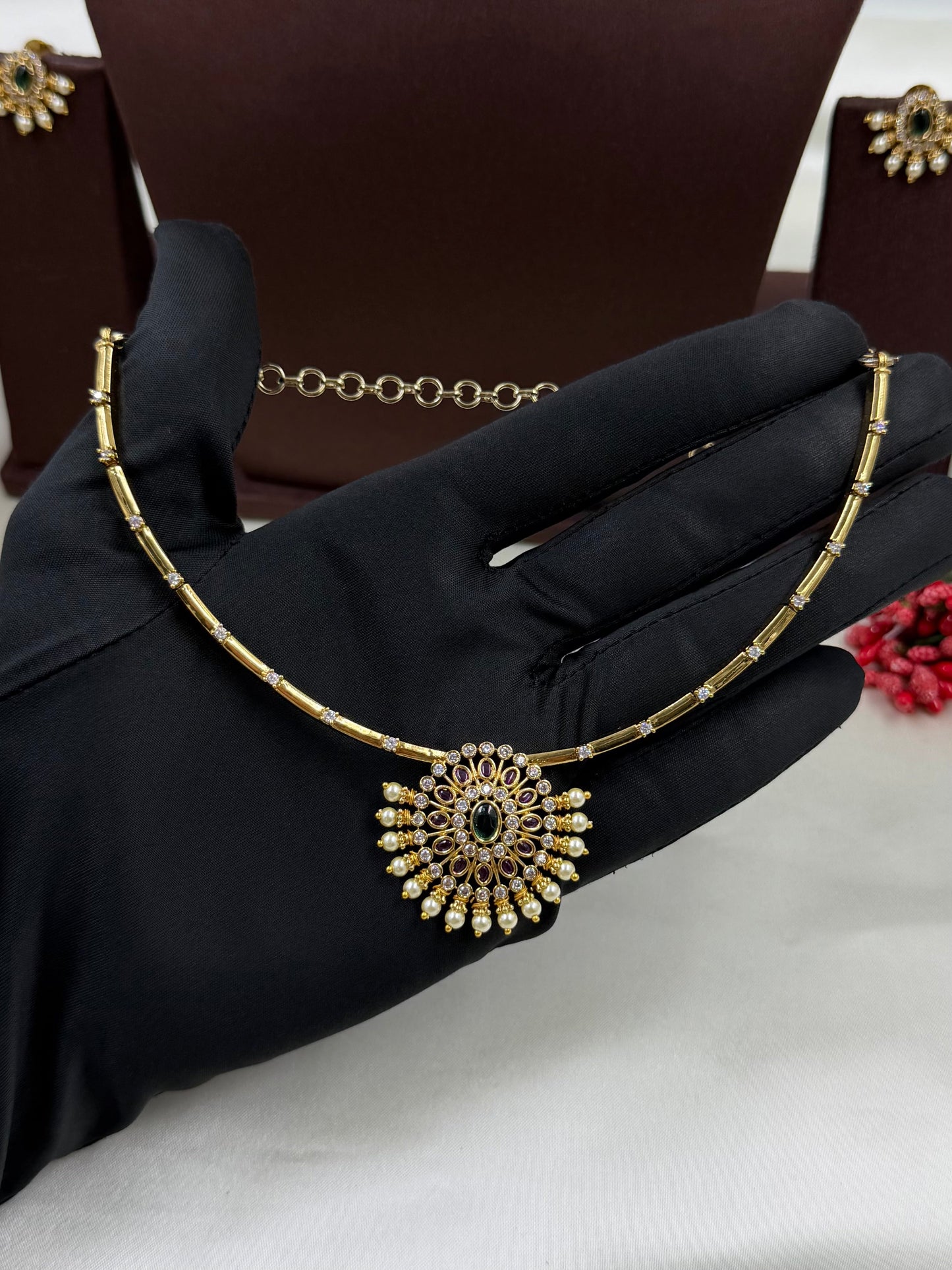 Himanshi Traditional Delicate Hasli