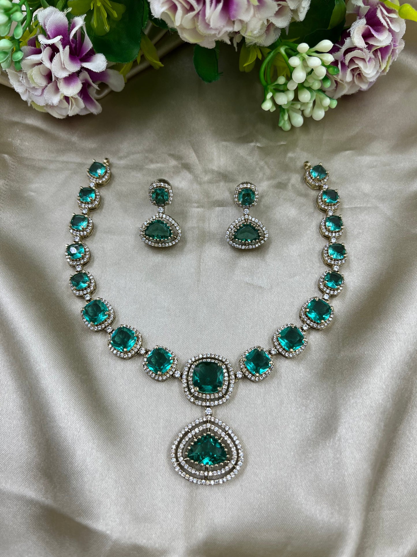 Swigly Ad Drop Victorian Necklace