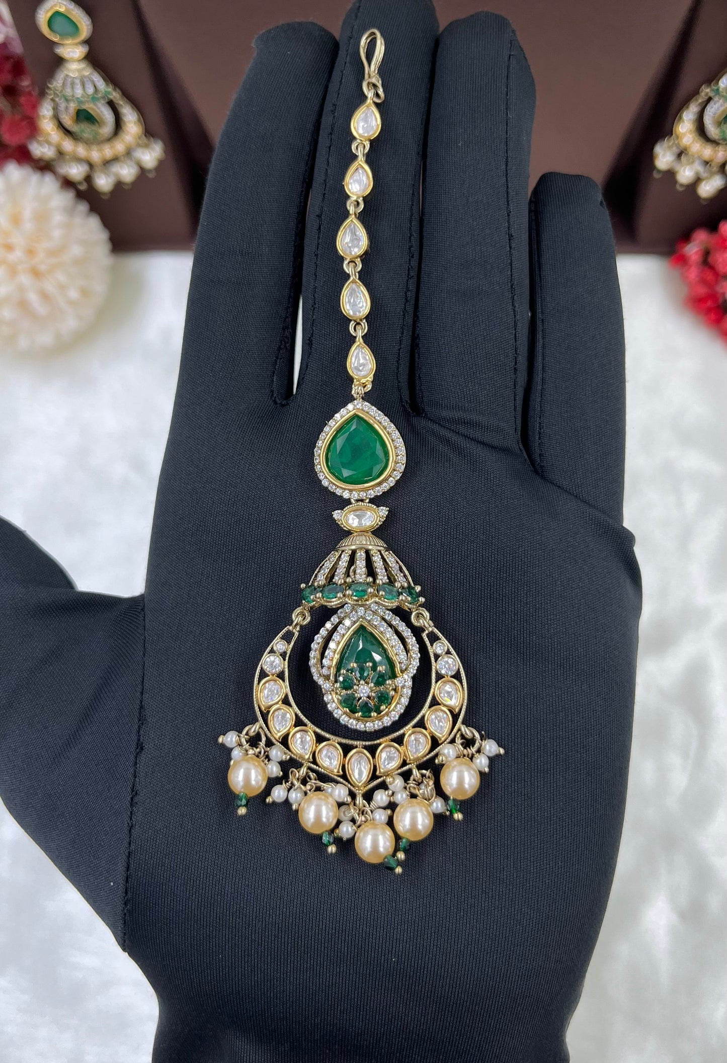 Gamon Emrald Moissanite Kundan Necklace.