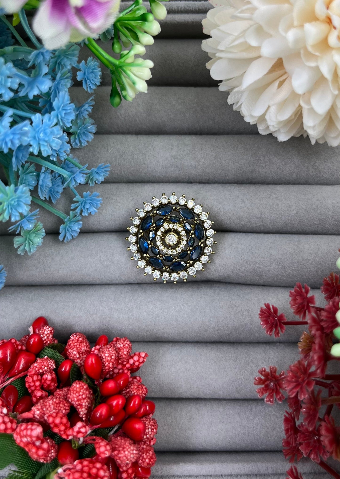 Regal Victorian Ad Ring