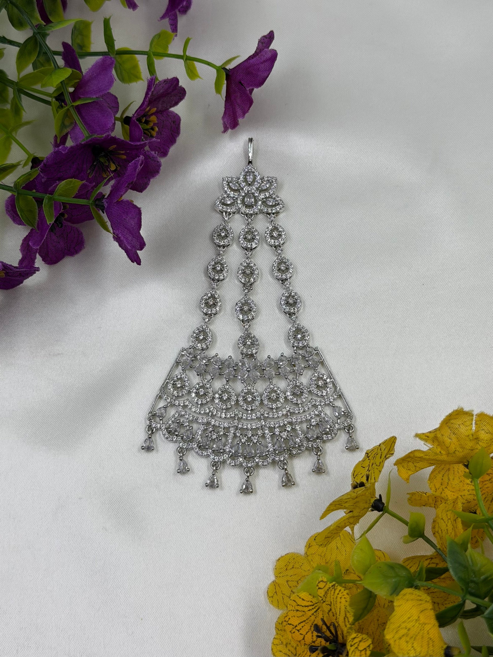 Elara Jewellery close-up view