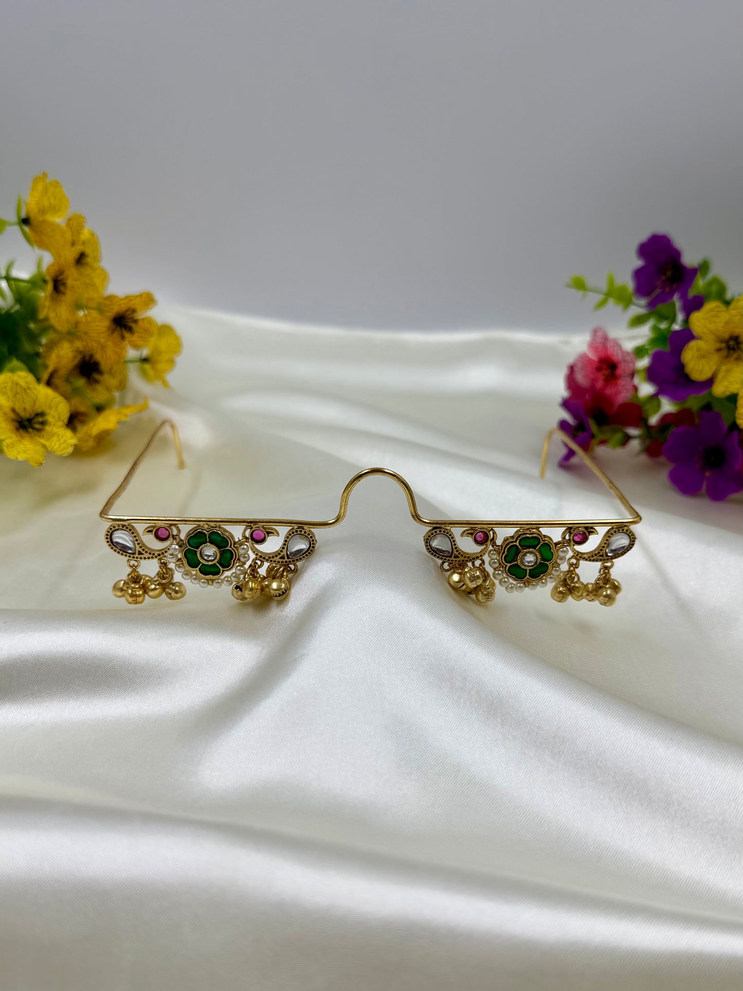 Eshani Pachi Kundan Facelet